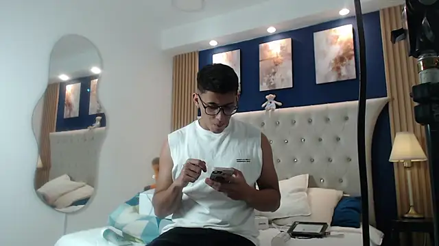 SalvadorFit online show from April 4, 8:17 pm