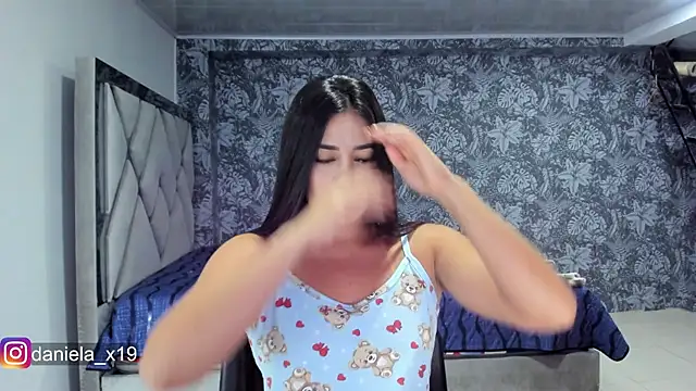 Snapshot of Daniela_x19 chatting on July 18, 1:10 am Daniela x19 online show from July 18, 1:10 am
