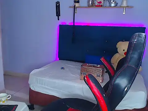 Snapshot of Lunadool chatting on October 7, 3:09 pm Lunadool online show from October 7, 3:09 pm