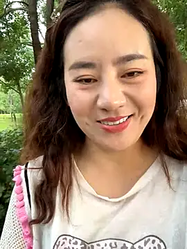 Snapshot of Kayla-love chatting on October 6, 1:25 am Kayla-love online show from October 6, 1:25 am