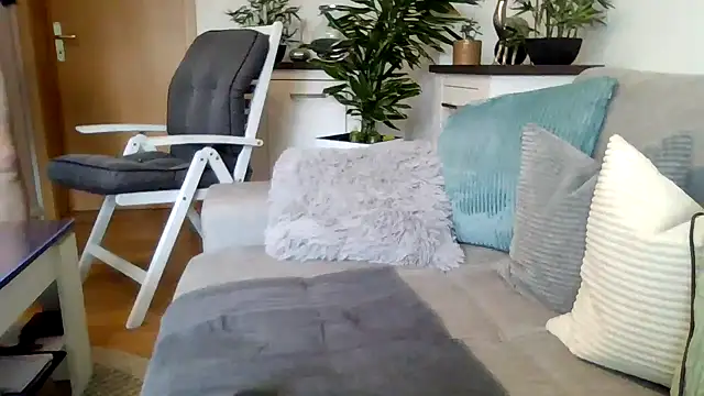 Snapshot of pup_benji chatting on May 9, 2:22 pm pup benji online show from May 9, 2:22 pm