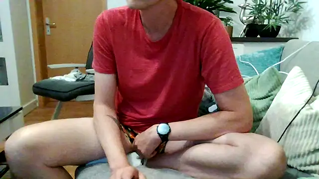 Snapshot of pup_benji chatting on June 5, 4:30 am pup benji online show from June 5, 4:30 am
