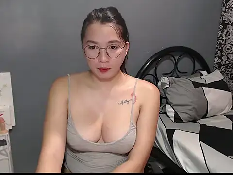 Snapshot of XxBigcumxX chatting on December 1, 3:55 am XxBigcumxX online show from December 1, 3:55 am