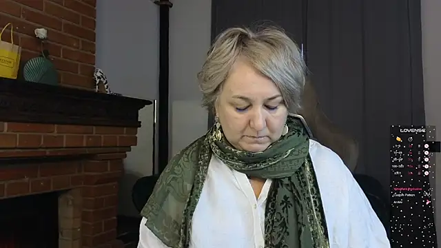 Snapshot of Marta_Wils chatting on October 4, 1:25 am Marta Wils online show from October 4, 1:25 am