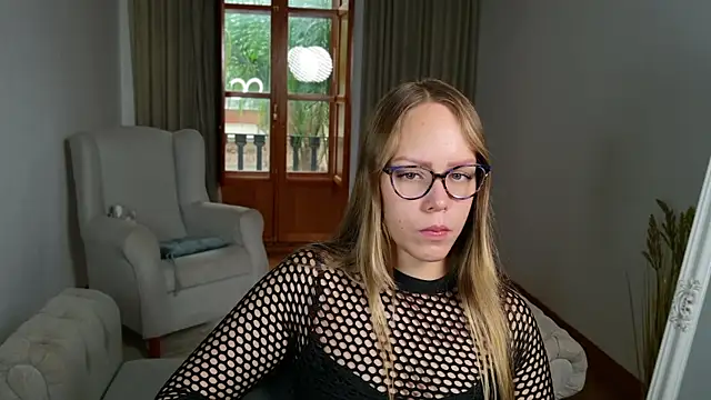 Naughty Kitti online show from October 13, 7:19 am