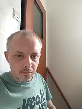 szajbusek41 online show from April 1, 8:59 am