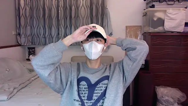 Snapshot of kai101010 chatting on November 18, 2:43 pm kai101010 online show from November 18, 2:43 pm