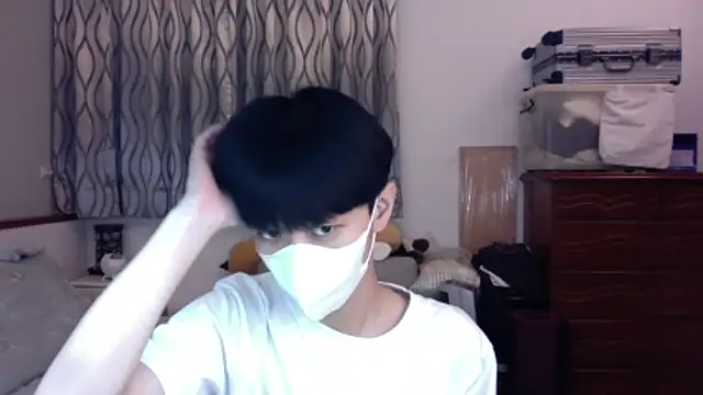 Snapshot of kai101010 chatting on December 3, 2:37 pm kai101010 online show from December 3, 2:37 pm