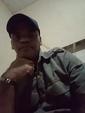 Snapshot of JeffersonRay chatting on June 6, 7:13 am JeffersonRay online show from June 6, 7:13 am