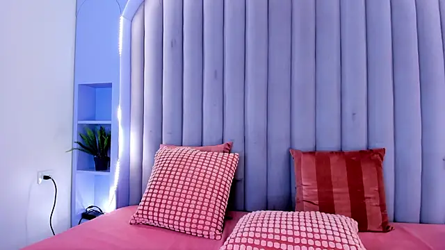 KeendraFox  online show from October 2, 7:54 pm