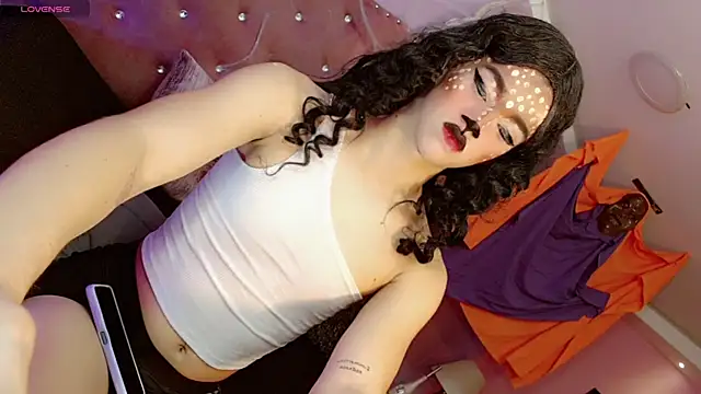 Snapshot of Sophia_Stonee chatting on October 22, 10:59 am Sophia Stonee online show from October 22, 10:59 am