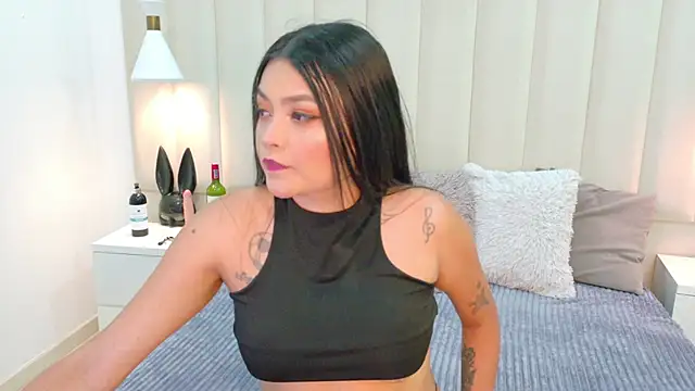 Snapshot of AteneaRoldan chatting on October 15, 4:12 am AteneaRoldan online show from October 15, 4:12 am