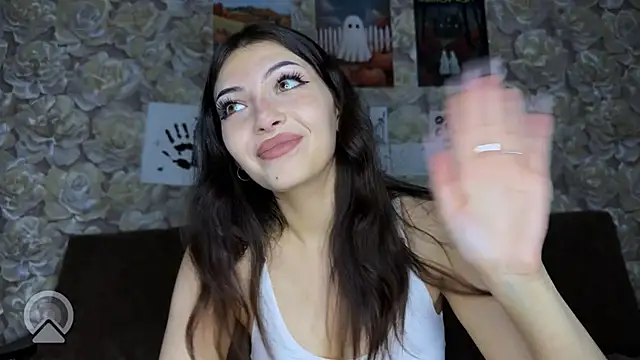 sweeet strawberies online show from October 29, 5:14 pm