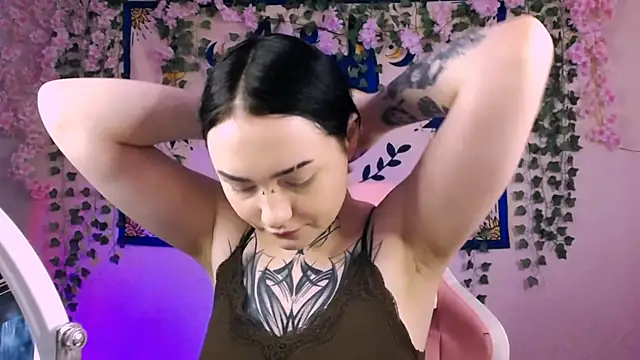 MollyKissy online show from May 8, 5:35 am