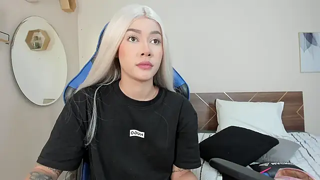 SofiaClarkson online show from October 18, 1:45 pm