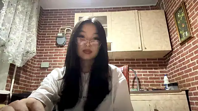 Snapshot of EmmaLeexth chatting on October 3, 1:19 pm EmmaLeexth online show from October 3, 1:19 pm