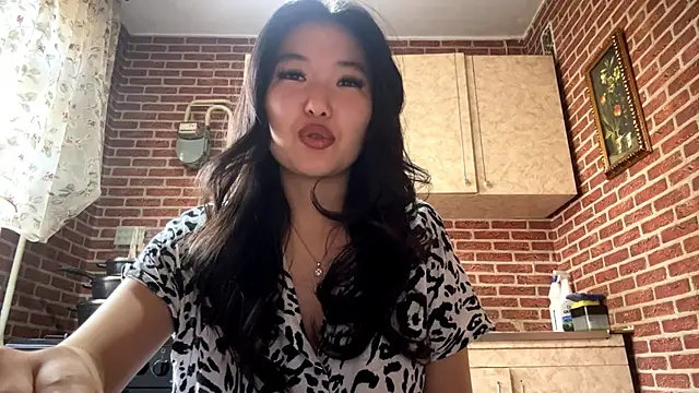 EmmaLeexth online show from March 13, 10:11 am