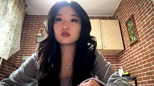 EmmaLeexth online show from April 2, 11:41 am