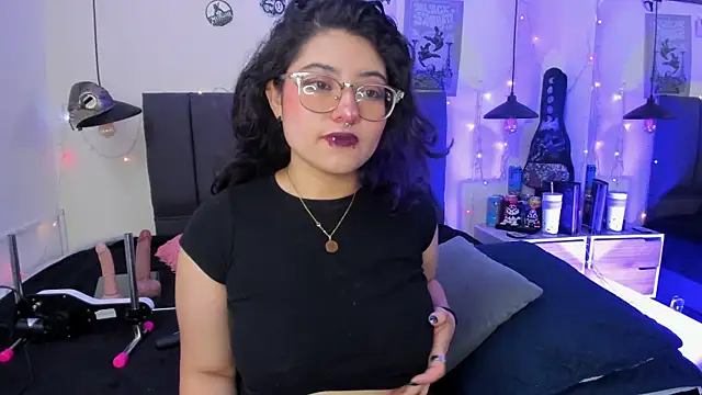 Snapshot of SabrinaV_ chatting on June 9, 11:22 am SabrinaV online show from June 9, 11:22 am
