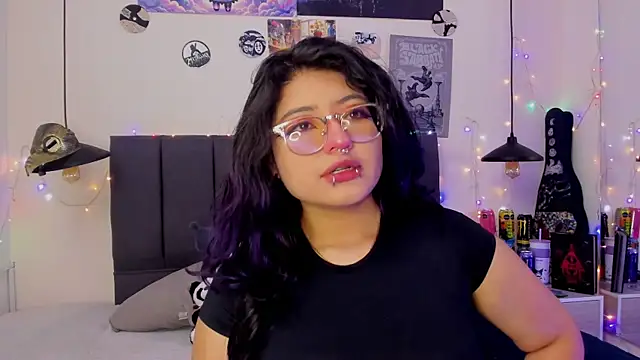 SabrinaV  online show from July 8, 11:15 am