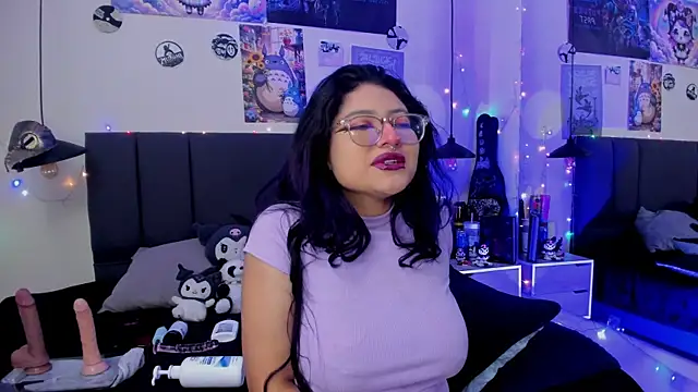 SabrinaV  online show from July 9, 11:25 am