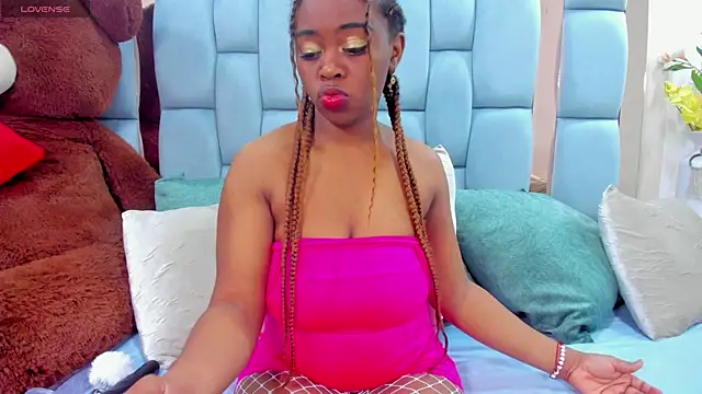 hazellanee online show from November 8, 11:47 pm