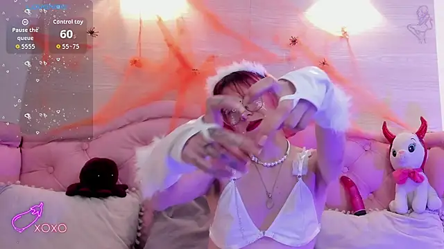 Rossiie Hunt  online show from October 16, 4:30 pm