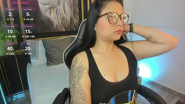 Snapshot of nare_celebi_ chatting on October 7, 7:44 pm nare celebi online show from October 7, 7:44 pm