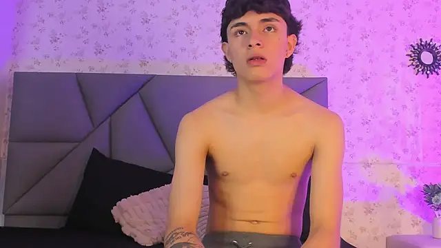 meganandtylerr19 online show from October 17, 3:42 am