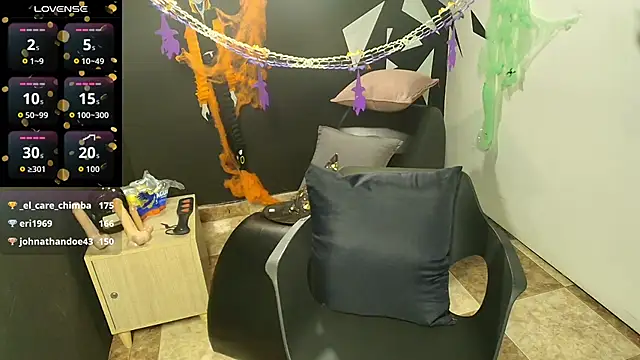 AgataThompson  online show from October 28, 7:45 am