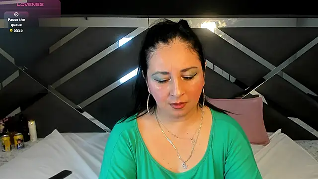 AgataThompson  online show from December 2, 7:20 pm