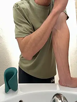 Snapshot of gymratforyouu chatting on November 7, 12:10 am gymratforyouu online show from November 7, 12:10 am