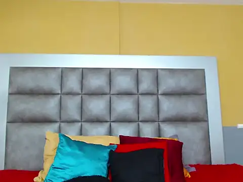 Snapshot of Emily_Swiftt chatting on November 7, 9:59 pm Emily Swiftt online show from November 7, 9:59 pm