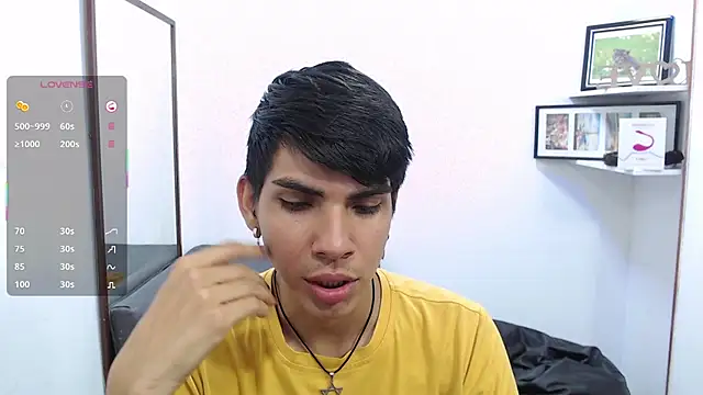 Snapshot of David_925_ chatting on November 25, 3:39 am David 925 online show from November 25, 3:39 am