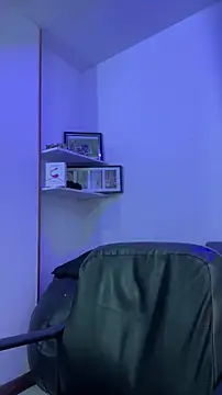 Snapshot of David_925_ chatting on December 2, 9:58 am David 925 online show from December 2, 9:58 am