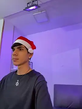 Snapshot of David_925_ chatting on December 3, 3:58 am David 925 online show from December 3, 3:58 am