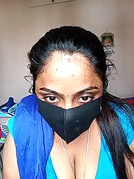 Snapshot of queendivya chatting on May 10, 4:17 am queendivya online show from May 10, 4:17 am