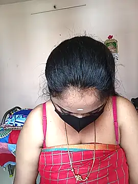 Snapshot of queendivya chatting on May 13, 5:05 am queendivya online show from May 13, 5:05 am