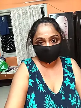Snapshot of queendivya chatting on May 13, 5:10 pm queendivya online show from May 13, 5:10 pm