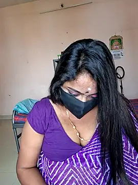 Snapshot of queendivya chatting on June 4, 5:24 am queendivya online show from June 4, 5:24 am