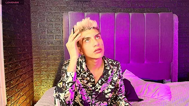 Snapshot of Erick_Velveth chatting on November 7, 9:15 pm Erick Velveth online show from November 7, 9:15 pm