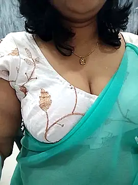 Snapshot of divya-jannu chatting on October 17, 6:10 pm divya-jannu online show from October 17, 6:10 pm
