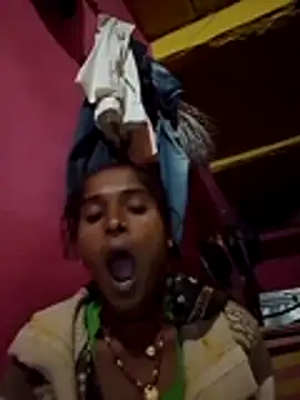 Snapshot of Hot_reshmaji chatting on November 23, 3:34 pm Hot reshmaji online show from November 23, 3:34 pm