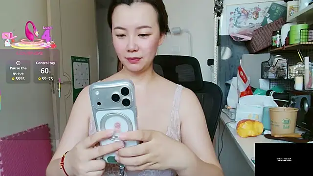 sallycui online show from July 30, 11:04 pm