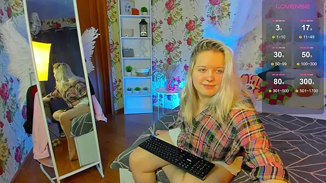 RoseThomas  online show from November 23, 9:42 am