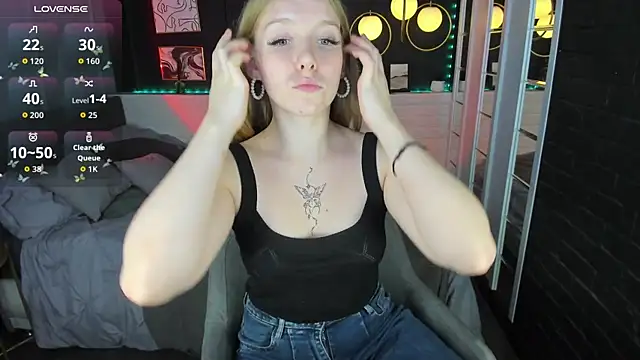 Layla Glam online show from October 1, 1:39 pm