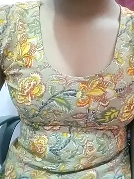 Snapshot of pari_rani7 chatting on October 10, 4:11 am pari rani7 online show from October 10, 4:11 am