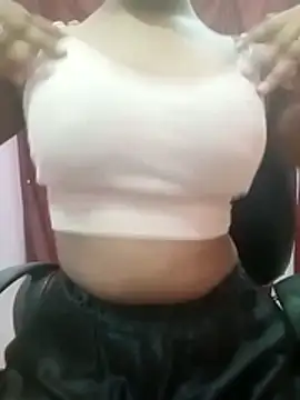 Snapshot of pari_rani7 chatting on October 17, 3:53 am pari rani7 online show from October 17, 3:53 am