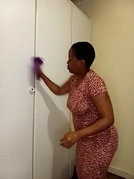 BubblyBeautiful online show from December 3, 7:27 am