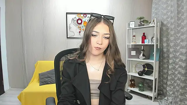 Snapshot of EllaClarke chatting on May 2, 10:42 am EllaClarke online show from May 2, 10:42 am